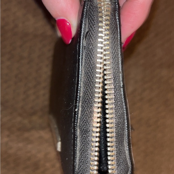 Steve Madden Black Zip-Around Wallet - Picture 2 of 5